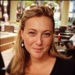 Angela Maria Menegaço